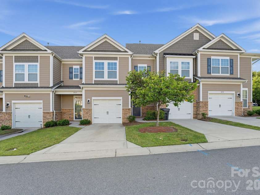 8727 Harris Lake Lane, Charlotte, NC 28269.  MLS# CAR4425523, YatesRealty ID 51428. 