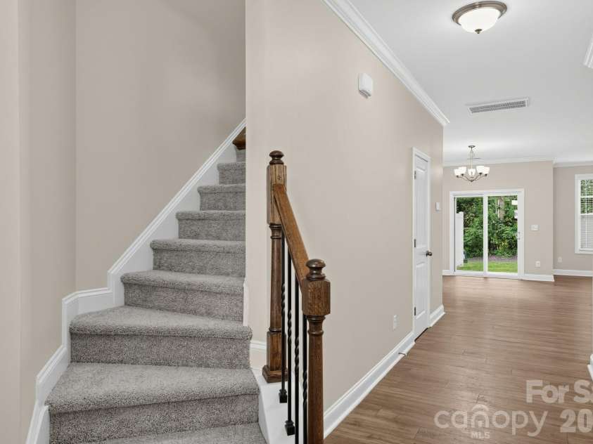 8727 Harris Lake Lane, Charlotte, NC 28269.  MLS# CAR4425523, YatesRealty ID 51428. 