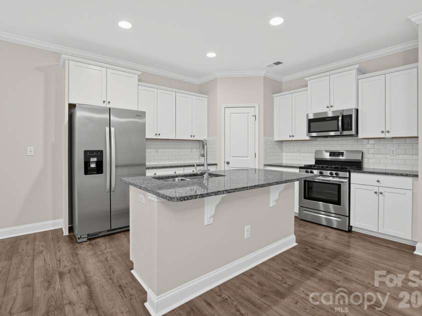 8727 Harris Lake Lane, Charlotte, NC 28269.  MLS# CAR4425523, YatesRealty ID 51428. 
