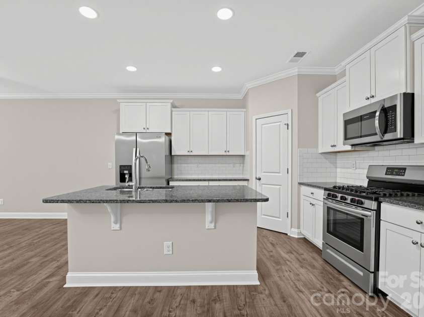 8727 Harris Lake Lane, Charlotte, NC 28269.  MLS# CAR4425523, YatesRealty ID 51428. 