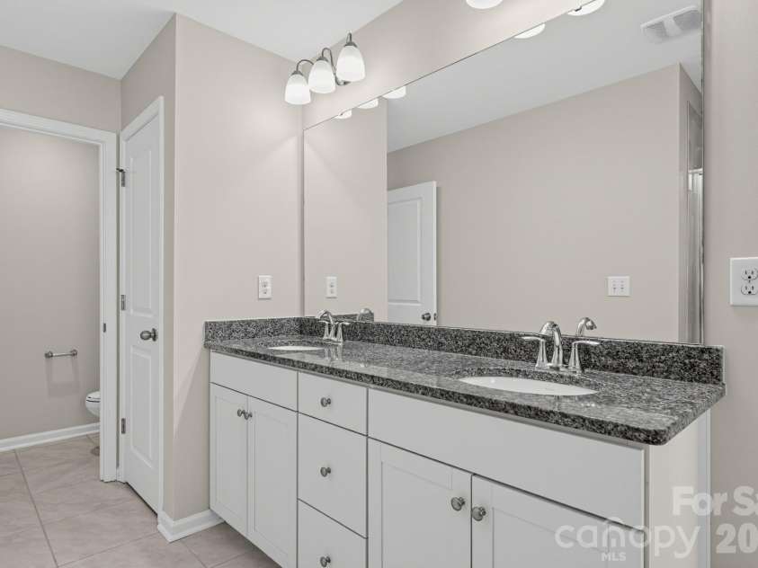 8727 Harris Lake Lane, Charlotte, NC 28269.  MLS# CAR4425523, YatesRealty ID 51428. 