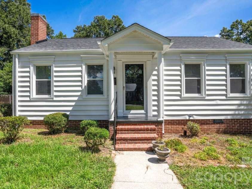 513 Arlington Avenue, Albemarle, NC 28001.  MLS# CAR4424465, YatesRealty ID 51429. 