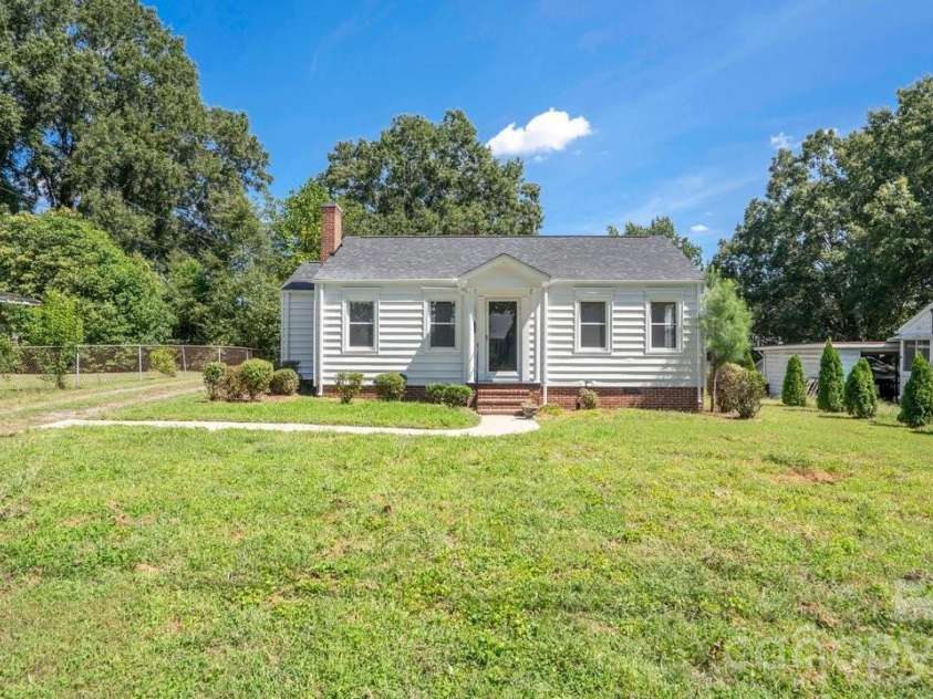 513 Arlington Avenue, Albemarle, NC 28001.  MLS# CAR4424465, YatesRealty ID 51429. 