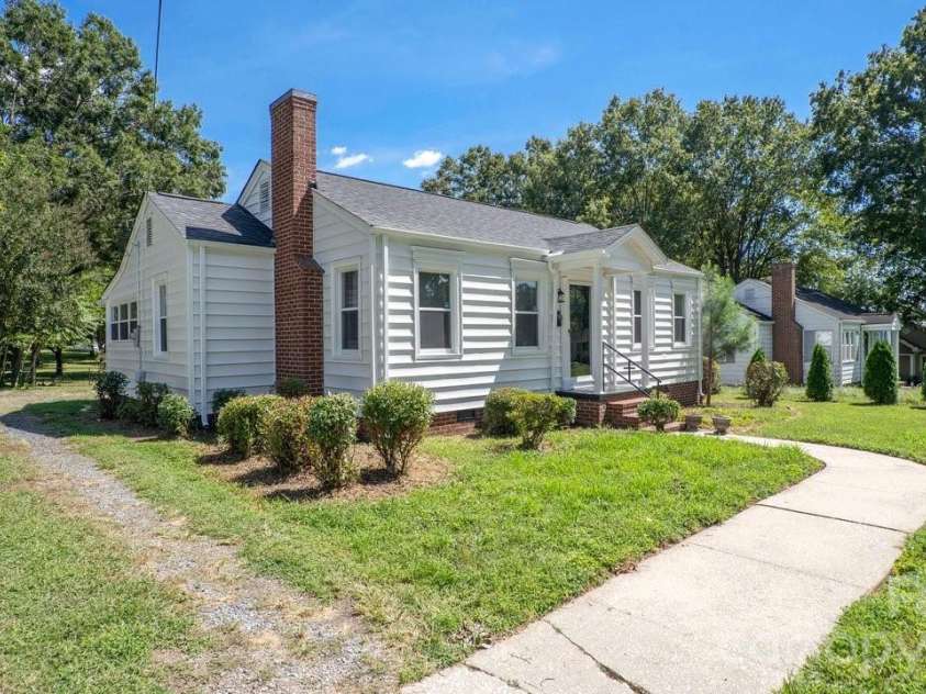 513 Arlington Avenue, Albemarle, NC 28001.  MLS# CAR4424465, YatesRealty ID 51429. 