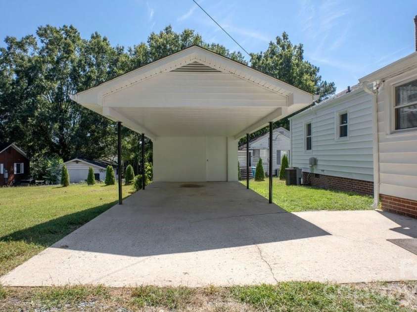 513 Arlington Avenue, Albemarle, NC 28001.  MLS# CAR4424465, YatesRealty ID 51429. 