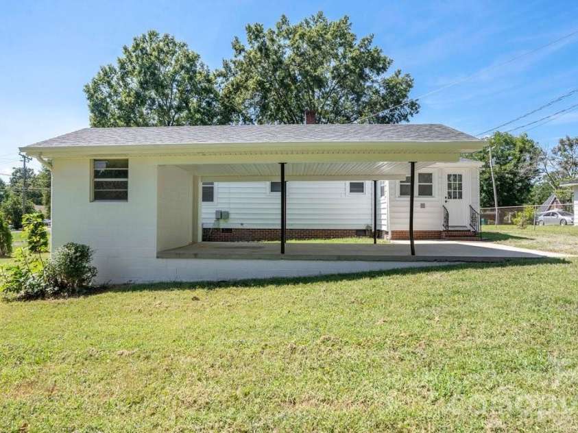 513 Arlington Avenue, Albemarle, NC 28001.  MLS# CAR4424465, YatesRealty ID 51429. 