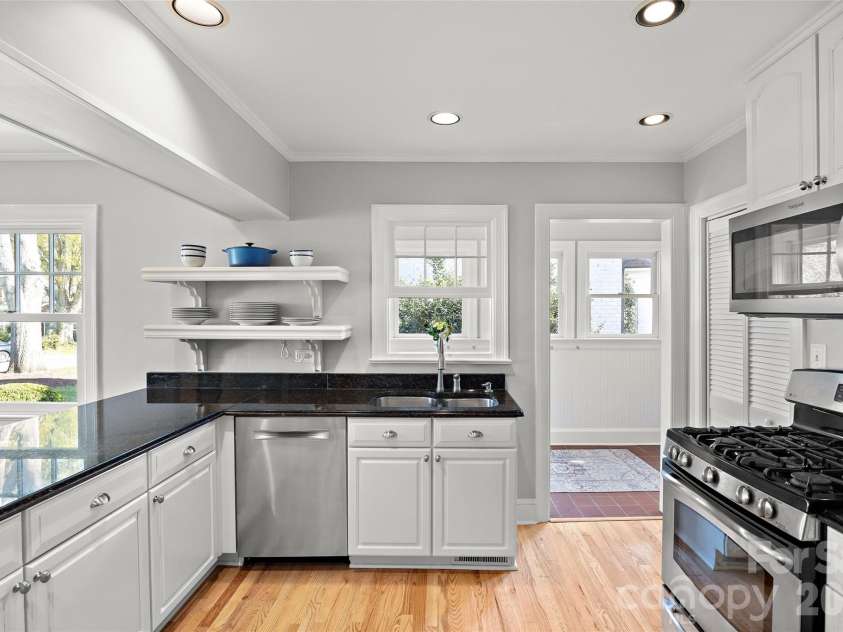 3016 Idlewood Circle, Charlotte, NC 28209.  MLS# CAR4357842, YatesRealty ID 5143. Freshly painted kitchen cabinets!