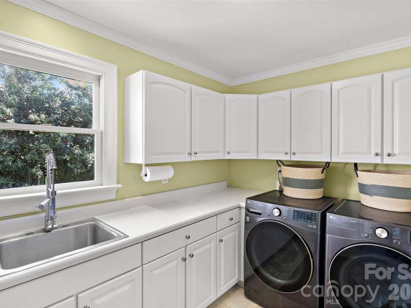 3016 Idlewood Circle, Charlotte, NC 28209.  MLS# CAR4357842, YatesRealty ID 5143. Large, bright laundry room.