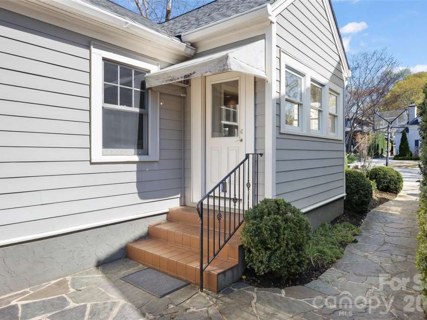 3016 Idlewood Circle, Charlotte, NC 28209.  MLS# CAR4357842, YatesRealty ID 5143. Left side entry into mud room.