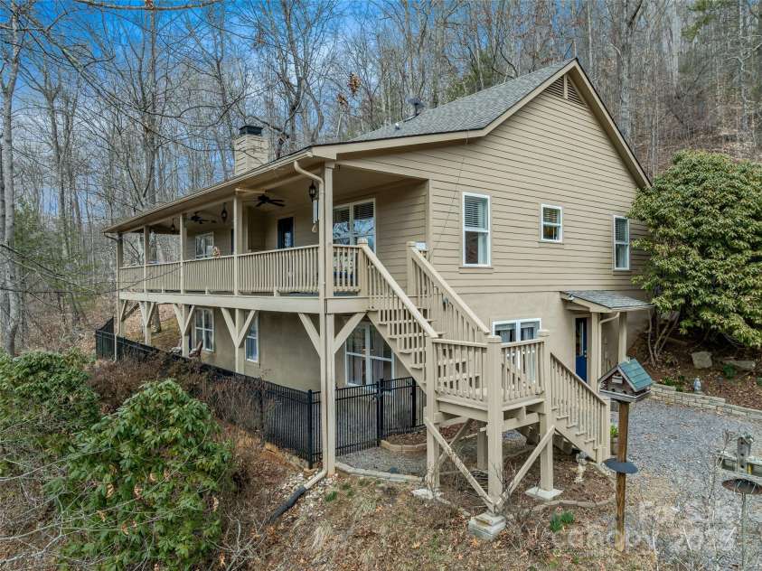 607 Blueberry Drive, Burnsville, NC 28714.  MLS# CAR4230648, YatesRealty ID 5143. 