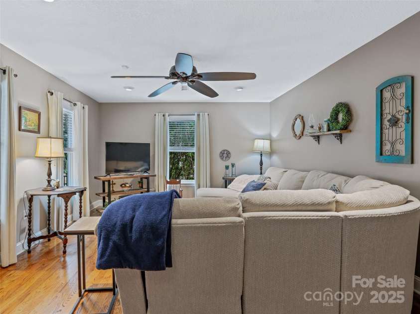 607 Blueberry Drive, Burnsville, NC 28714.  MLS# CAR4230648, YatesRealty ID 5143. 