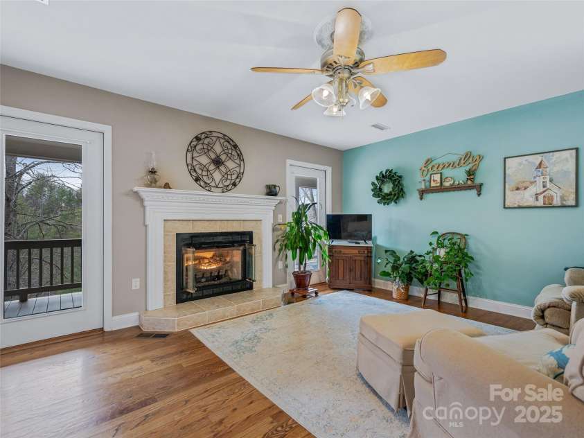 607 Blueberry Drive, Burnsville, NC 28714.  MLS# CAR4230648, YatesRealty ID 5143. 