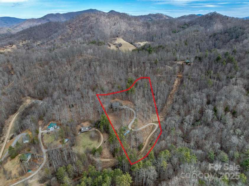 607 Blueberry Drive, Burnsville, NC 28714.  MLS# CAR4230648, YatesRealty ID 5143. 