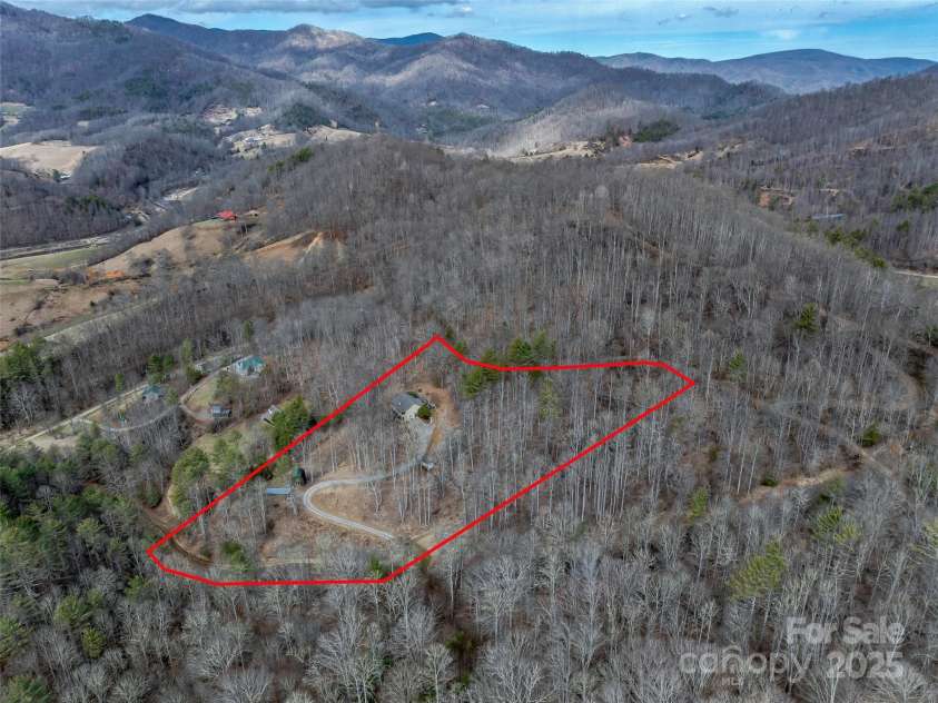 607 Blueberry Drive, Burnsville, NC 28714.  MLS# CAR4230648, YatesRealty ID 5143. 