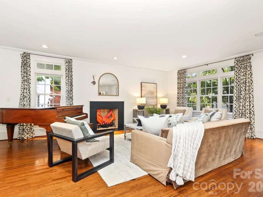 723 Berkeley Avenue, Charlotte, NC 28203.  MLS# CAR4422867, YatesRealty ID 51432. 