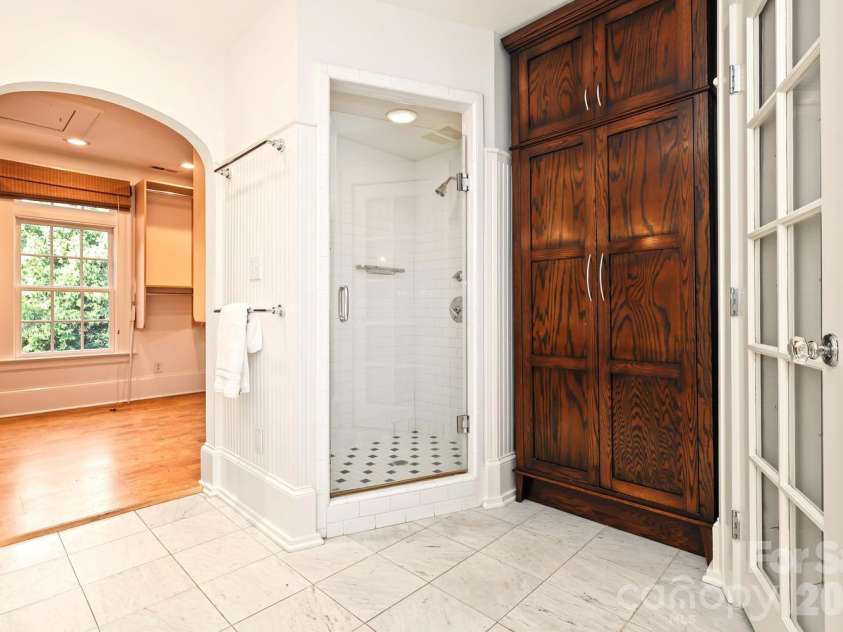 723 Berkeley Avenue, Charlotte, NC 28203.  MLS# CAR4422867, YatesRealty ID 51432. 