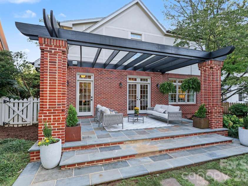 723 Berkeley Avenue, Charlotte, NC 28203.  MLS# CAR4422867, YatesRealty ID 51432. 