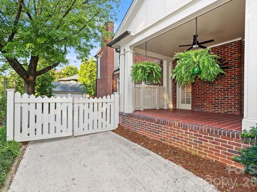 723 Berkeley Avenue, Charlotte, NC 28203.  MLS# CAR4422867, YatesRealty ID 51432. 