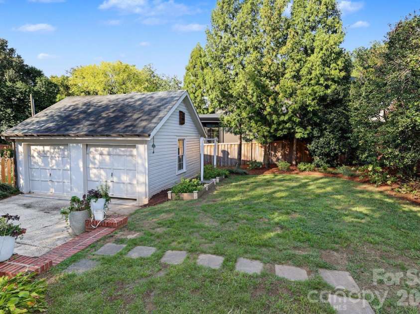 723 Berkeley Avenue, Charlotte, NC 28203.  MLS# CAR4422867, YatesRealty ID 51432. A coveted 2 car garage