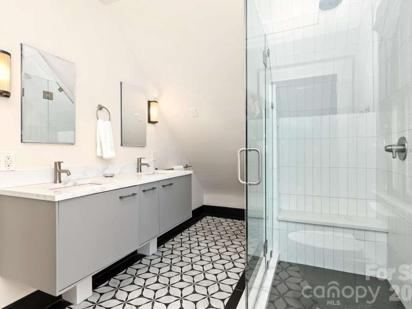 723 Berkeley Avenue, Charlotte, NC 28203.  MLS# CAR4422867, YatesRealty ID 51432. Beautifully remodeled second floor bath