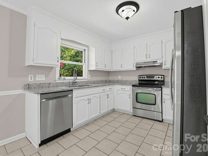 7216 Spring Morning Lane, Charlotte, NC 28227.  MLS# CAR4425538, YatesRealty ID 51433. 