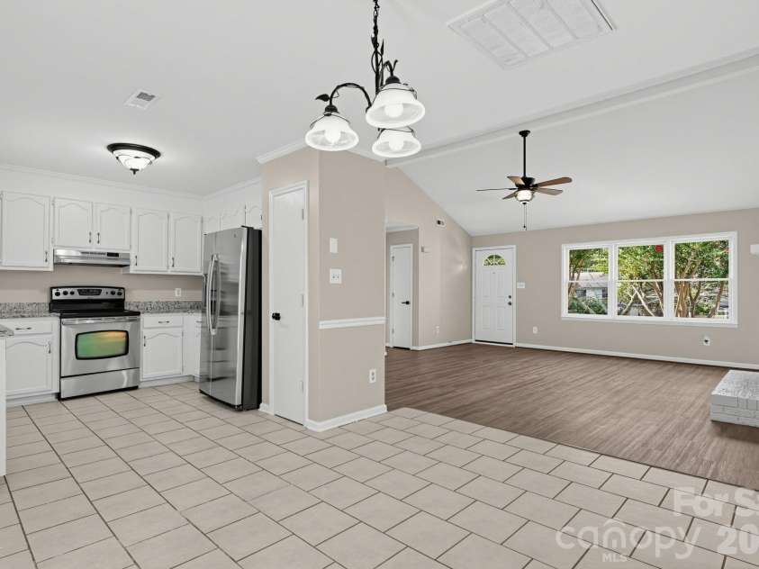 7216 Spring Morning Lane, Charlotte, NC 28227.  MLS# CAR4425538, YatesRealty ID 51433. 
