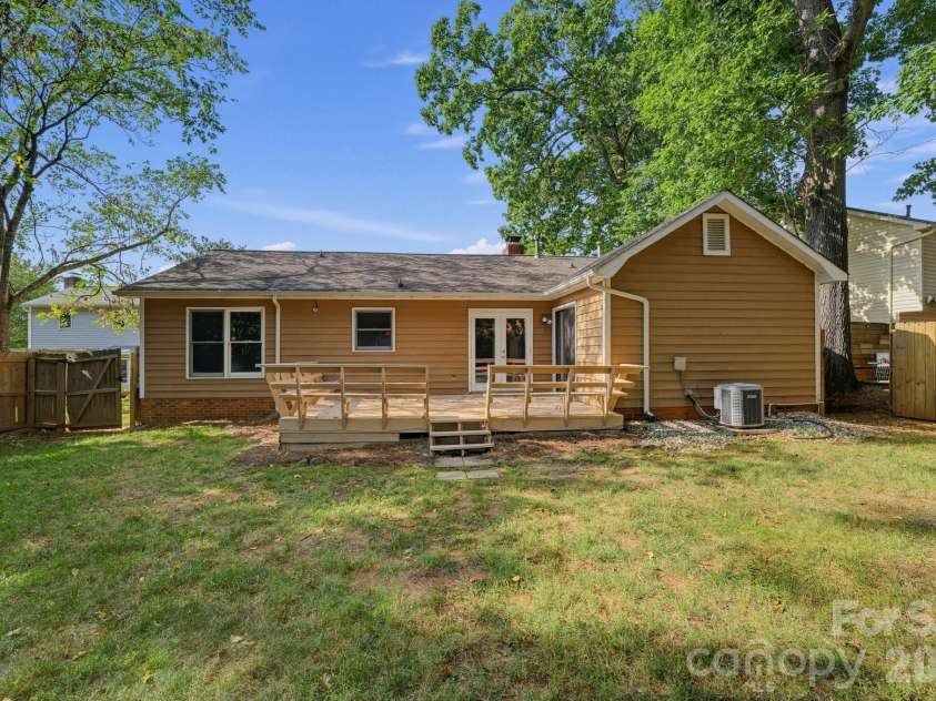 7216 Spring Morning Lane, Charlotte, NC 28227.  MLS# CAR4425538, YatesRealty ID 51433. 