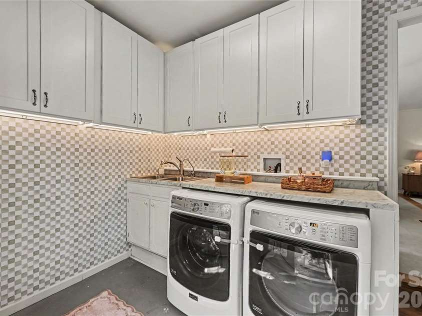 2610 Tattersall Drive, Charlotte, NC 28210.  MLS# CAR4422978, YatesRealty ID 51434. 