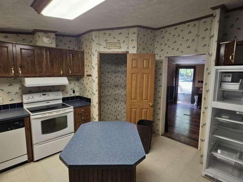 7159 Rev Melvin Adams Road, Kershaw, SC 29067.  MLS# CAR4424038, YatesRealty ID 51435. 