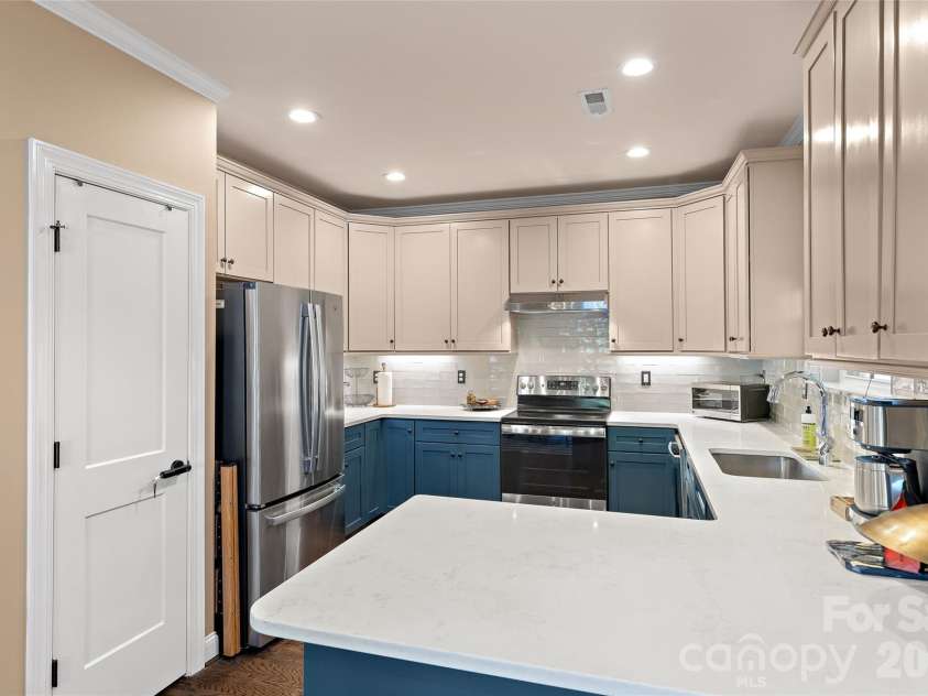 515 State Street, Charlotte, NC 28208.  MLS# CAR4425526, YatesRealty ID 51436. 