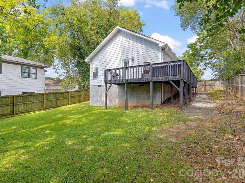 515 State Street, Charlotte, NC 28208.  MLS# CAR4425526, YatesRealty ID 51436. 
