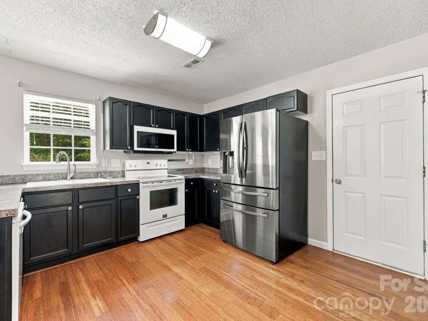 14306 Blue Grass Drive, Huntersville, NC 28078.  MLS# CAR4425886, YatesRealty ID 51437. 