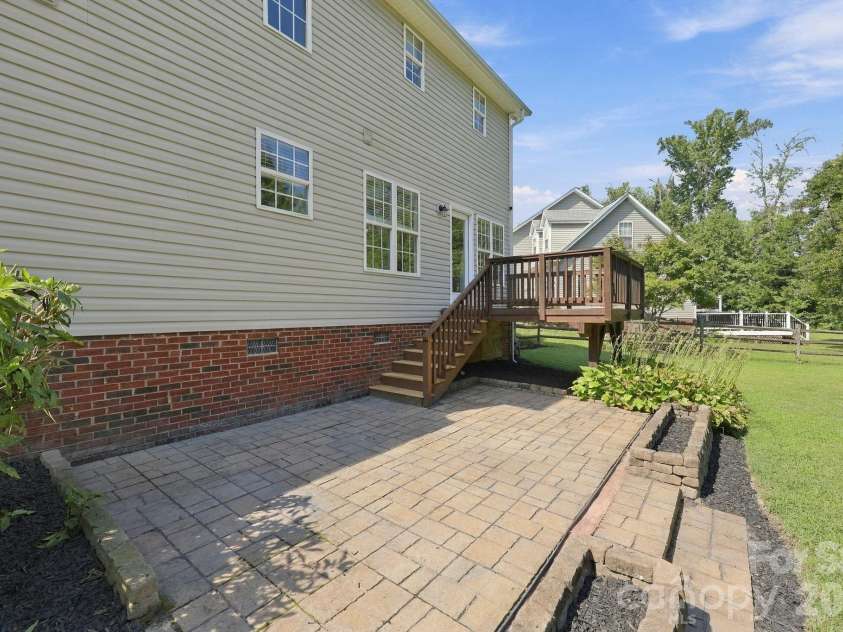 14306 Blue Grass Drive, Huntersville, NC 28078.  MLS# CAR4425886, YatesRealty ID 51437. 