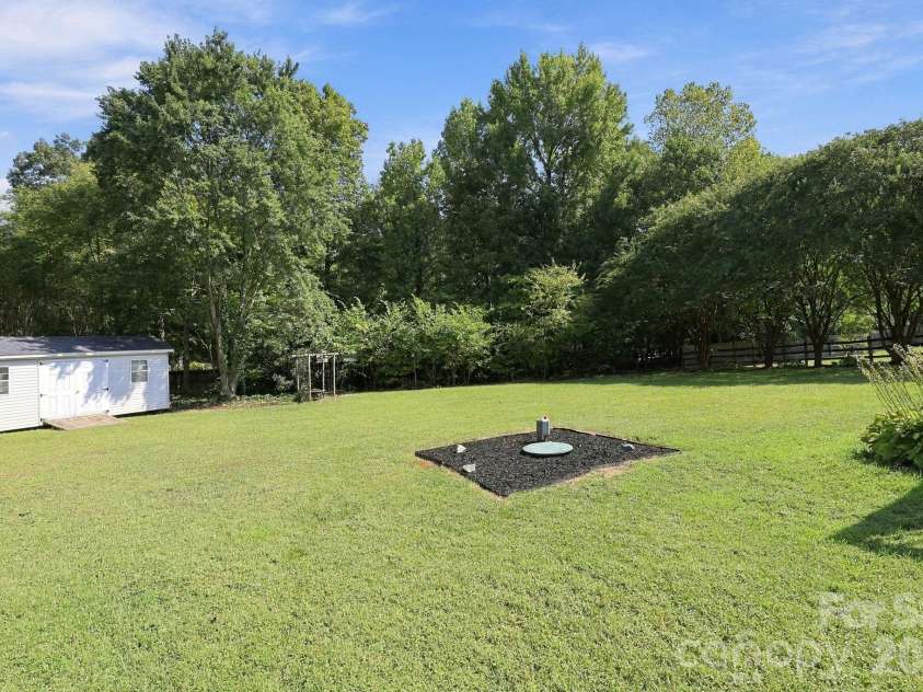 14306 Blue Grass Drive, Huntersville, NC 28078.  MLS# CAR4425886, YatesRealty ID 51437. 