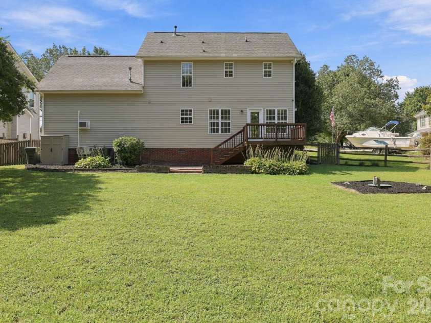 14306 Blue Grass Drive, Huntersville, NC 28078.  MLS# CAR4425886, YatesRealty ID 51437. 