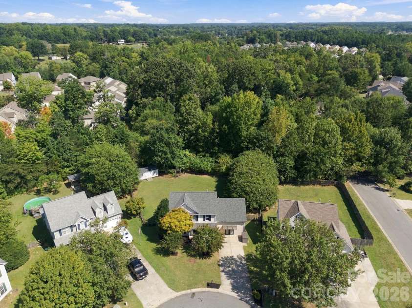 14306 Blue Grass Drive, Huntersville, NC 28078.  MLS# CAR4425886, YatesRealty ID 51437. 