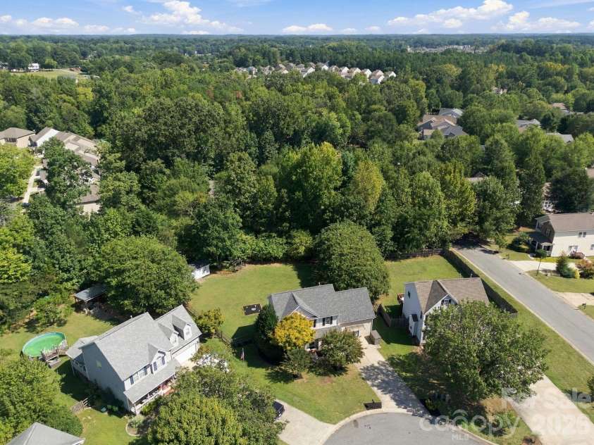 14306 Blue Grass Drive, Huntersville, NC 28078.  MLS# CAR4425886, YatesRealty ID 51437. 