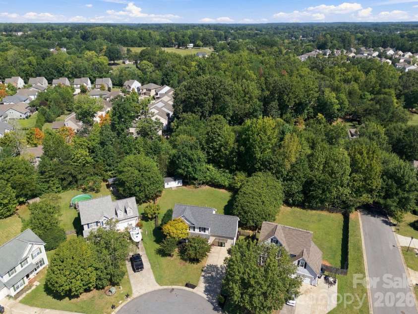 14306 Blue Grass Drive, Huntersville, NC 28078.  MLS# CAR4425886, YatesRealty ID 51437. 