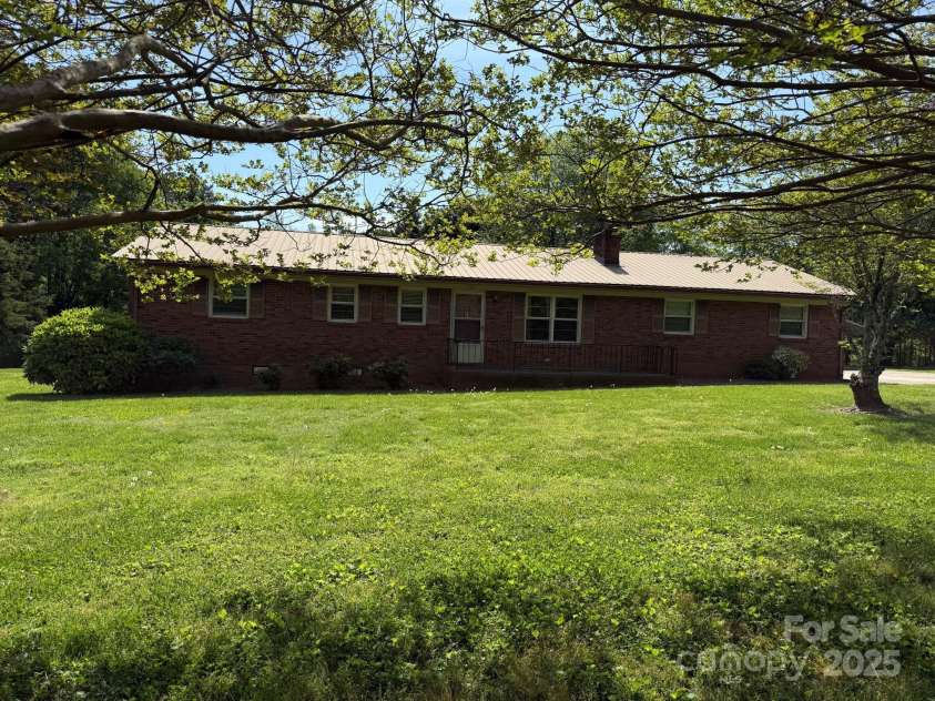 370 Sherrill Farm Road, Lincolnton, NC 28092.  MLS# CAR4249674, YatesRealty ID 5144. 