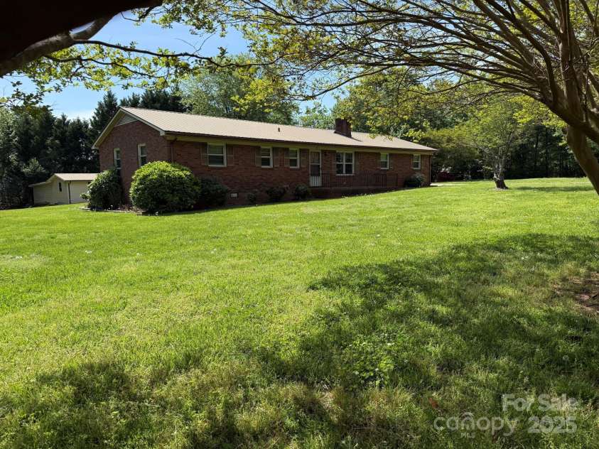 370 Sherrill Farm Road, Lincolnton, NC 28092.  MLS# CAR4249674, YatesRealty ID 5144. 