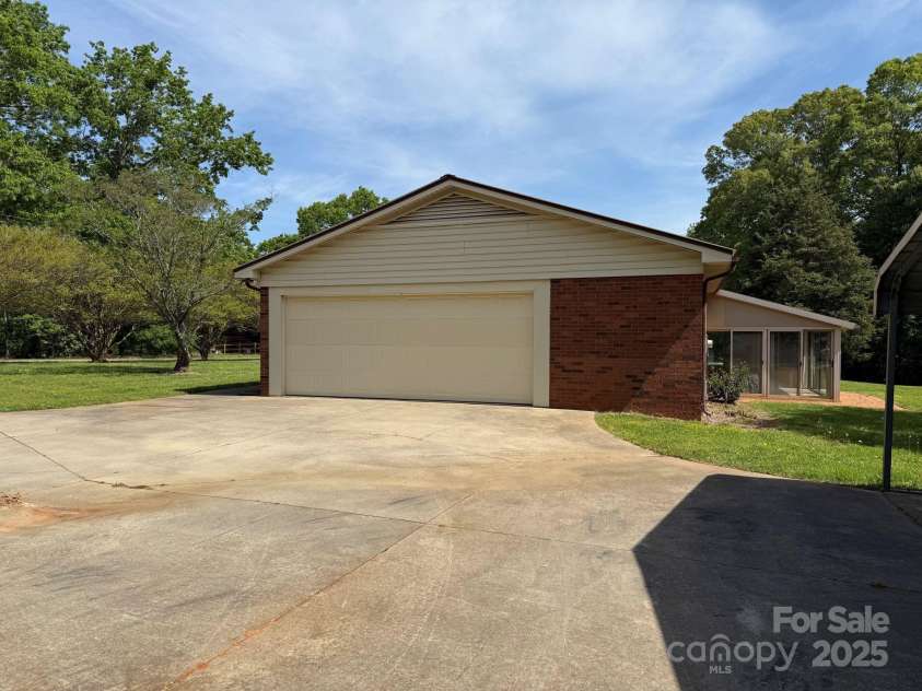 370 Sherrill Farm Road, Lincolnton, NC 28092.  MLS# CAR4249674, YatesRealty ID 5144. 
