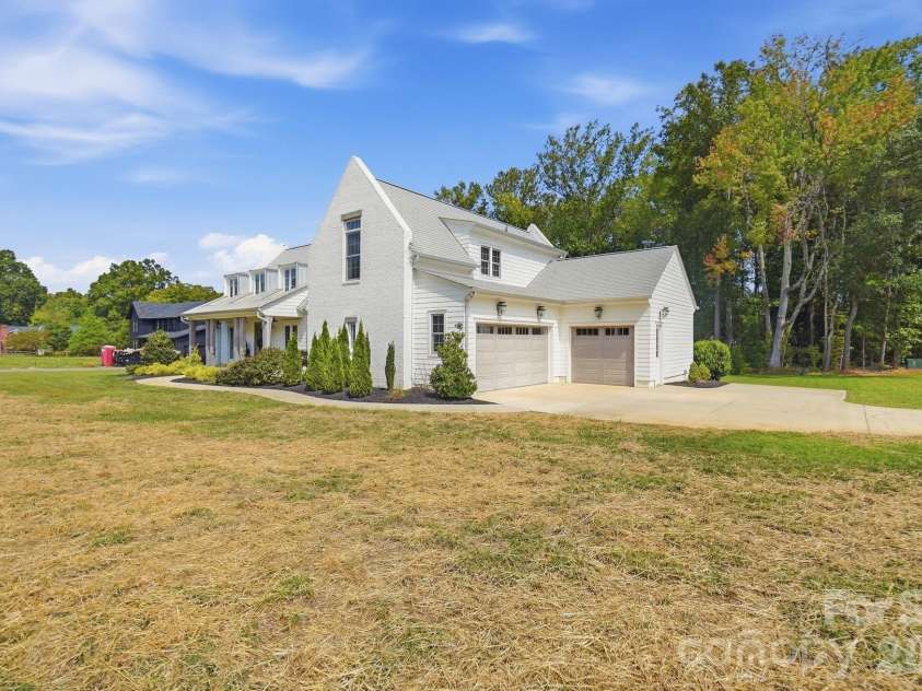 4055 Honey Tree Lane, Concord, NC 28027.  MLS# CAR4425920, YatesRealty ID 51440. 