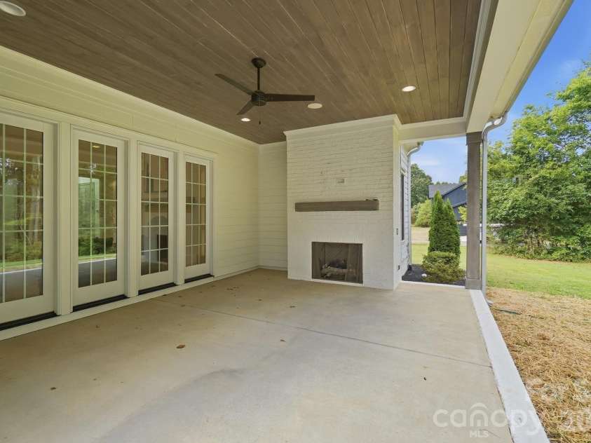 4055 Honey Tree Lane, Concord, NC 28027.  MLS# CAR4425920, YatesRealty ID 51440. 
