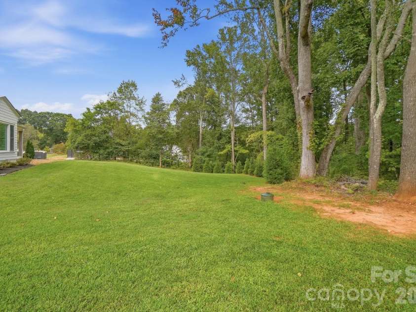 4055 Honey Tree Lane, Concord, NC 28027.  MLS# CAR4425920, YatesRealty ID 51440. 