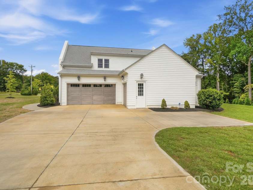 4055 Honey Tree Lane, Concord, NC 28027.  MLS# CAR4425920, YatesRealty ID 51440. 