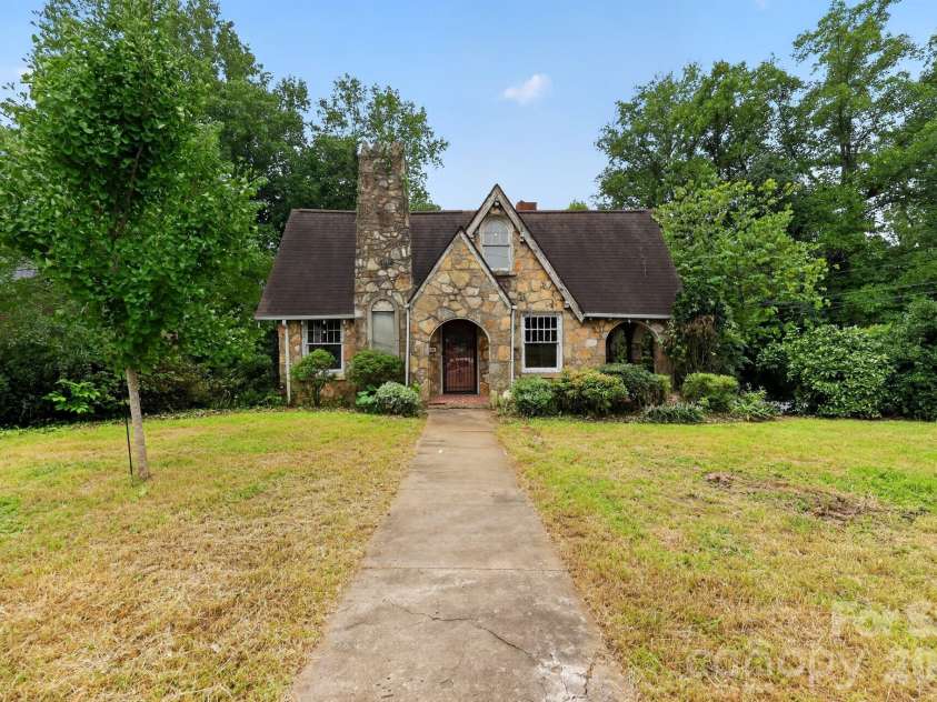 506 5th Avenue, Hickory, NC 28602.  MLS# CAR4421563, YatesRealty ID 51441. 