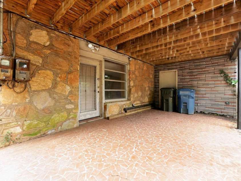 506 5th Avenue, Hickory, NC 28602.  MLS# CAR4421563, YatesRealty ID 51441. 