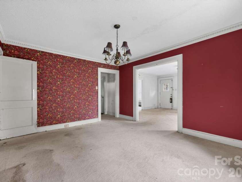 506 5th Avenue, Hickory, NC 28602.  MLS# CAR4421563, YatesRealty ID 51441. 