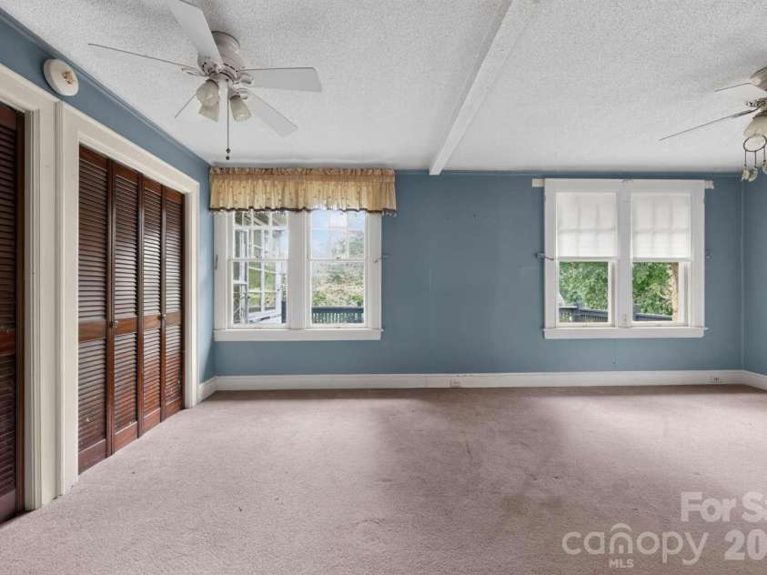 506 5th Avenue, Hickory, NC 28602.  MLS# CAR4421563, YatesRealty ID 51441. 
