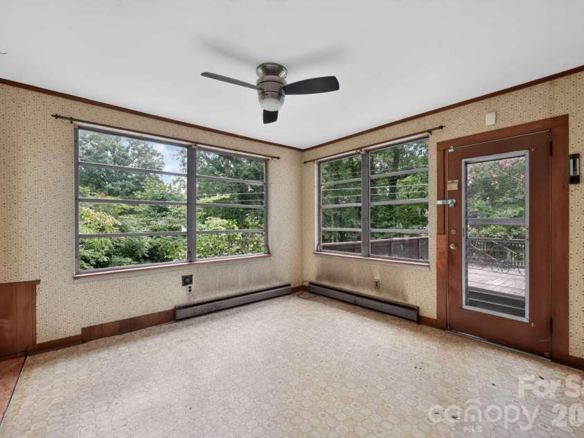 506 5th Avenue, Hickory, NC 28602.  MLS# CAR4421563, YatesRealty ID 51441. 